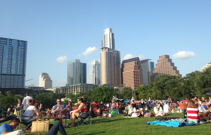 Crowd enjoying picnics on Auditorium Shore in Austin on 4th of July